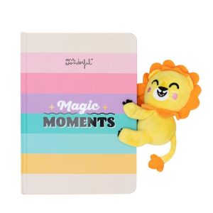 LIBRETA A5 CON PELUCHE LEON - MAGIC MOMENTS