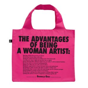 BOLSA PLEGABLE LOQI GUERRILLA GIRLS WOMAN ARTIST