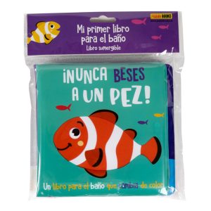 NUNCA BESES A UN PEZ